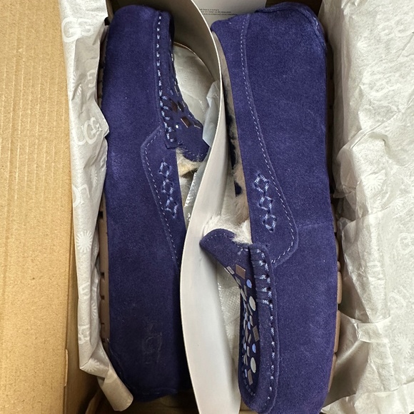 NIB! UGG Ansley Stud II Women's Slippers Size 5 Purple Suede Sheepskin Slip On - Picture 10 of 12